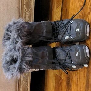 DC Shoes Rhinestone Mid Calf Boot size 8 (USA)